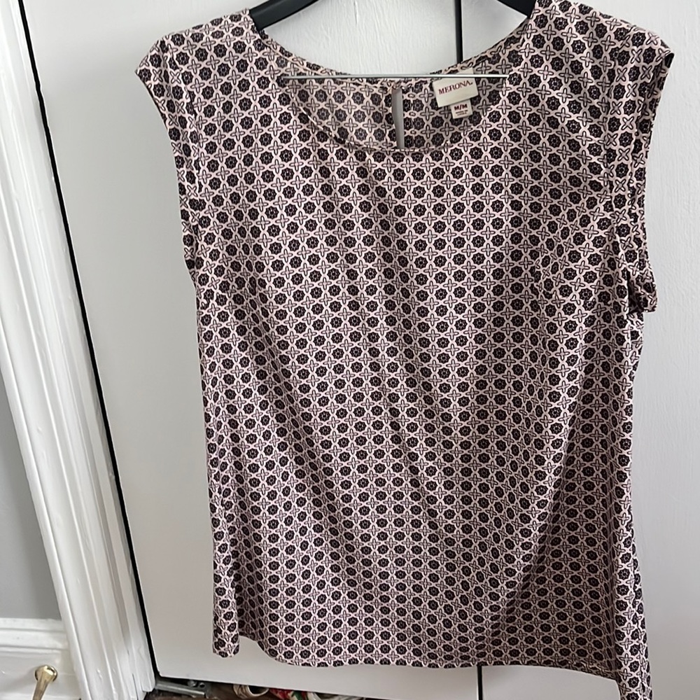 Merona short sleeve top size M.